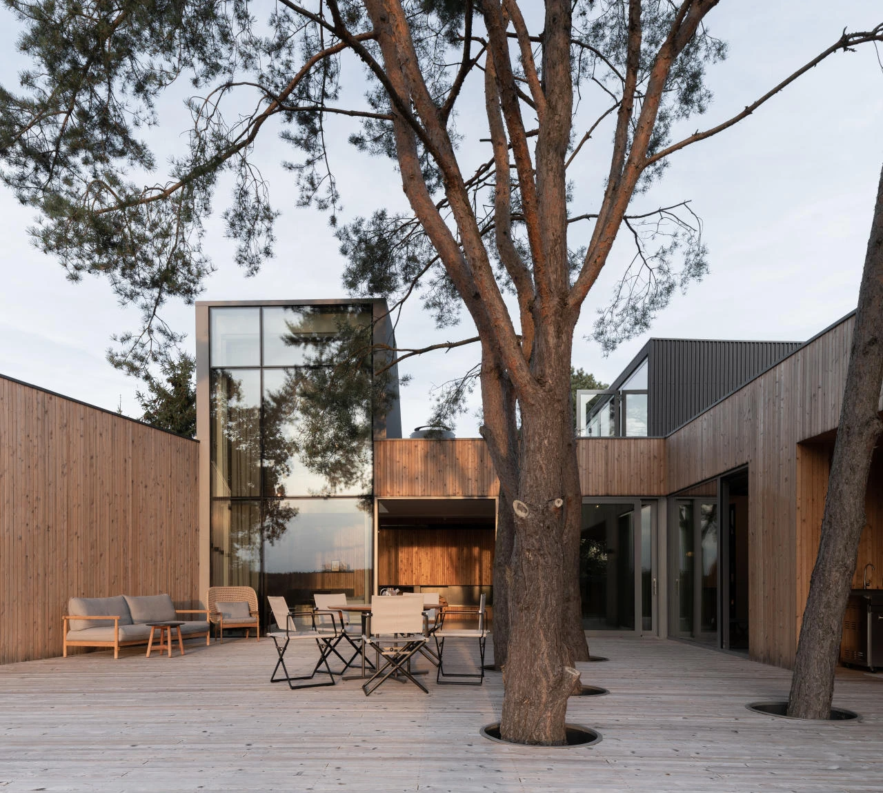 Taras z domem nad jeziorem konin 3